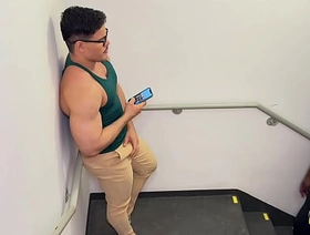 Segurança flagrou a gente não escada de emergência gay porn indonesia sangetod