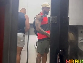 FAZENDO #BANHEIRÃO NA RODOVIÁRIA.  TESÃO E ADRENALINA A MIL. chinese straight gay porn