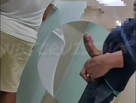 VENDO ESSE BANHEIRÃO DA VONTADE DE VOLTAR A FAZER DIÁRIO DE BANHEIRÂO gay porn hot arab