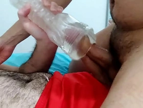 Compartilhando o Cuzinho de Brinquedo e Gozando Dentro Juntos gay porn fuck hot