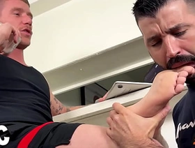 Academy Instrumentalist Colt Spence Finishes Homework While Getting Worshiped by Nick Charms gay pijat indonesia porn