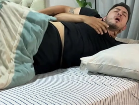 Padrastro cachondo confunde a su hijastro con su esposa y lo preña sin parar gay japan hot porn