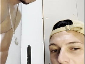 O ERICK DIAZ VEIO GOZAR NO GLORYHOLE E PEDIU PRA EU MAMAR FORA DA CABINE (COMPLETO NO RED) chinese romantic gay porn