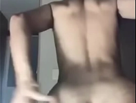 Alex se ante su culito peludo gay porn hot model