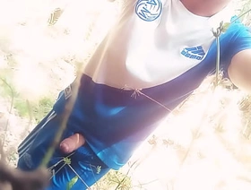 Chico se masturba en el monte gay porn sg