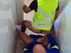 FODA FETICHISTA ENTRE OPERÁRIOS. myanmar gay porn movies