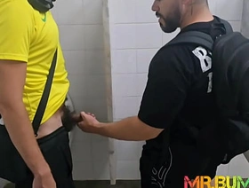 FAZENDO #BANHEIRÃO COM MEUS PARÇAS. PORQUE DE #BANHEIRO A GENTE ENTENDE vietnam muscle gay porn