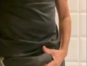 Me exibindo de pau duro gay porn korean army