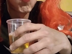 Itzel Lunática 666 jugando con un vaso de orina pinoy hot gay porn