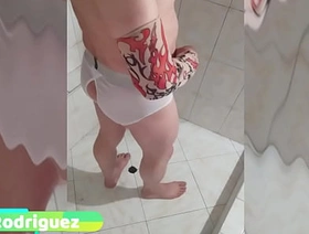 2 EN LA DUCHA MOSTRANDO MI CULITO train japan gay porn