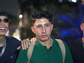 SURUBA COM OS GÊMEOS E COM O MANO, COLOCARAM AS 3 PIROCAS PRA JOGO vietnam massage gay porn