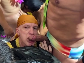 Alguém manda a localização dessa suruba, é uma dessas que eu estou precisando, machos da vida real. korean gay sex porn