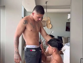 LEVEI PARA O HOTEL O PUTO, ENQUANTO O CORNO DO SEU NAMORADO TAVA EM CASA korean gay man porn