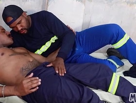 Fodendo na obra na hora do almoço korean gay ai porn