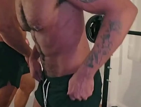 Chamei o become friendly pra treinar mas o puto queria mesmo era pegar no meu ferro. - Unconforming chinese gay porn teen