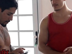 Putinho gozou comigo fudendo o cu dele hot indian hunk gay porn