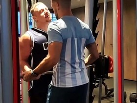 FOLLADA Go over VECINO Me pidió ayuda en el gym y yo le pedí la leche!!! taiwan blissful hunk porn