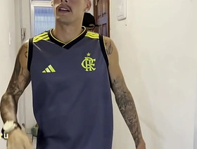 NEGÃO GOSTOSO SENDO FODIDO COM FORÇA gay porn remaja indonesia