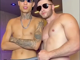 Fudendo o maloka magrinho no motel hot muscle gay porn