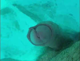 Je jouis dans la piscine sans les mains hot gay porn send-up