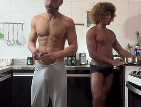 METENDO COM O Classmate DOTADO NA COZINHA DA PENSÃO singapore gay porn tumblr