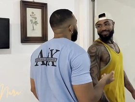 ELE PEDIU UMA MASSAGEM RELAXANTE E EU DEI hot asain gay porn