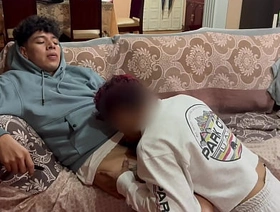 Fui a la casa de mi primastro para que me ayudara a revisar mi culo. Le pedí que me checara el ano pero termino follandome y echándome su semen adentro korean chub gay porn