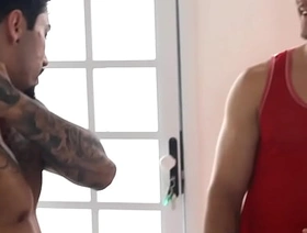 Novinho me pagou a entrega de outro jeito korean first time gay porn