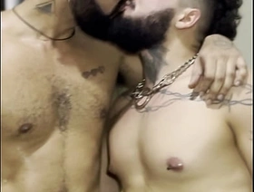Surubão: 3 ativos pra um passivinho guloso singapore gay porn video tumblr