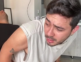 Hijastro caliente provoca a padrastro hasta que le cogio el culo se lo dejo abierto y lleno de crema hot uncle gay porn