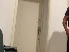 Dotado Vigilante do mercado foi convidado pra tomar uma cerveja após o expediente #1 assista completo no Red chinese rub-down porn gay