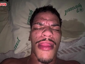 Dotado arregaçou o cuzinho do safado hot gay porn gym