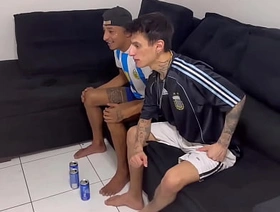 Não resisti as provocações do meu Amigo Viadinho e meti rola no cu dele !!! korean gay porn telegraph