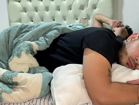 Padrastro me confunde cuando duermo me come el culo a pelo y me lo deja lleno de leche caliente myanmar gay porn 2022