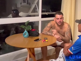 Meu amigo corno tomou chifre da namorada e quis afogar as mágoas sentando na rola gay chinese porn telegram