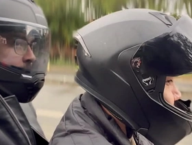 Desconocido me lleva a casa en su moto y se cobra el viaje con mi gran culo joyous porn hot men