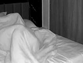 Missionário en por cavalo fode seu colega de quarto sem sela na câmera gozo bunda. hot pasquinade gay porn