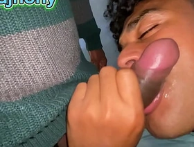 Amigo execute meu pai venho em casa mamar meu pau até sair leite gay porn chinese trainer