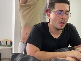 Desconocido sube a mi moto, lo llevo a su casa y me paga el viaje whisk su gran culo korean gay amateur porn