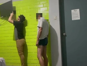 Servicio a la habitación termina en partida de culo (Trailer) muscle hot gay porn