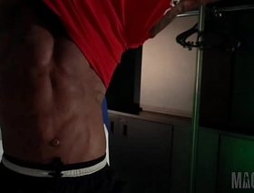 A porta estava aberta e esse puto vendado! Meti rola com gosto hot muted padre gay porn