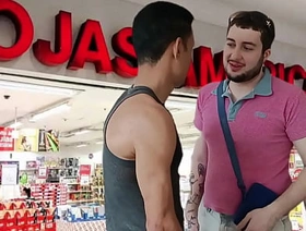 Flagrei o puto roubando chocolate na loja e teve que dá algo em troca pra eu não chamar o segurança filme completo itsy-bitsy Red gay porn video japan