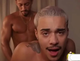 Transando com o heroic gostoso que conheci no app hot gay videos porn