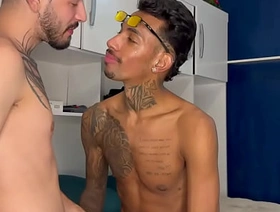 UM CHUPANDO O OUTRO BEM GOSTOZINHO gay chinese chub porn