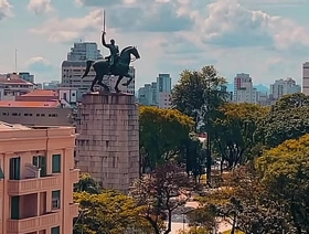 COLOCOU FILME PORNÔ E CHAMOU O VIZINHO PARA ARRUMAR A LÂMPADA. hot gay rough porn