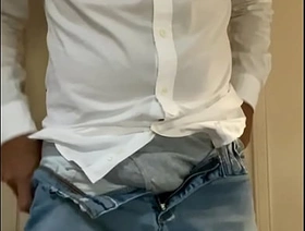 Fazendeiro na punheta enquanto os clientes esperam chinese grandpa gay porn