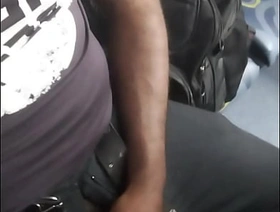 Batendo uma dentro do ônibus cheio de tesão hot chinese gay porn