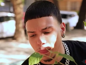 Dando bitch famosinho da minha rua! gay porn chinese master