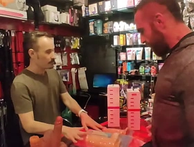 Do intercourse shop direto pra pica do Big Marcos singapore gay porn video