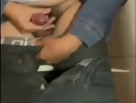 Cruising en los baños de un centro comercial hot hispanic gay porn